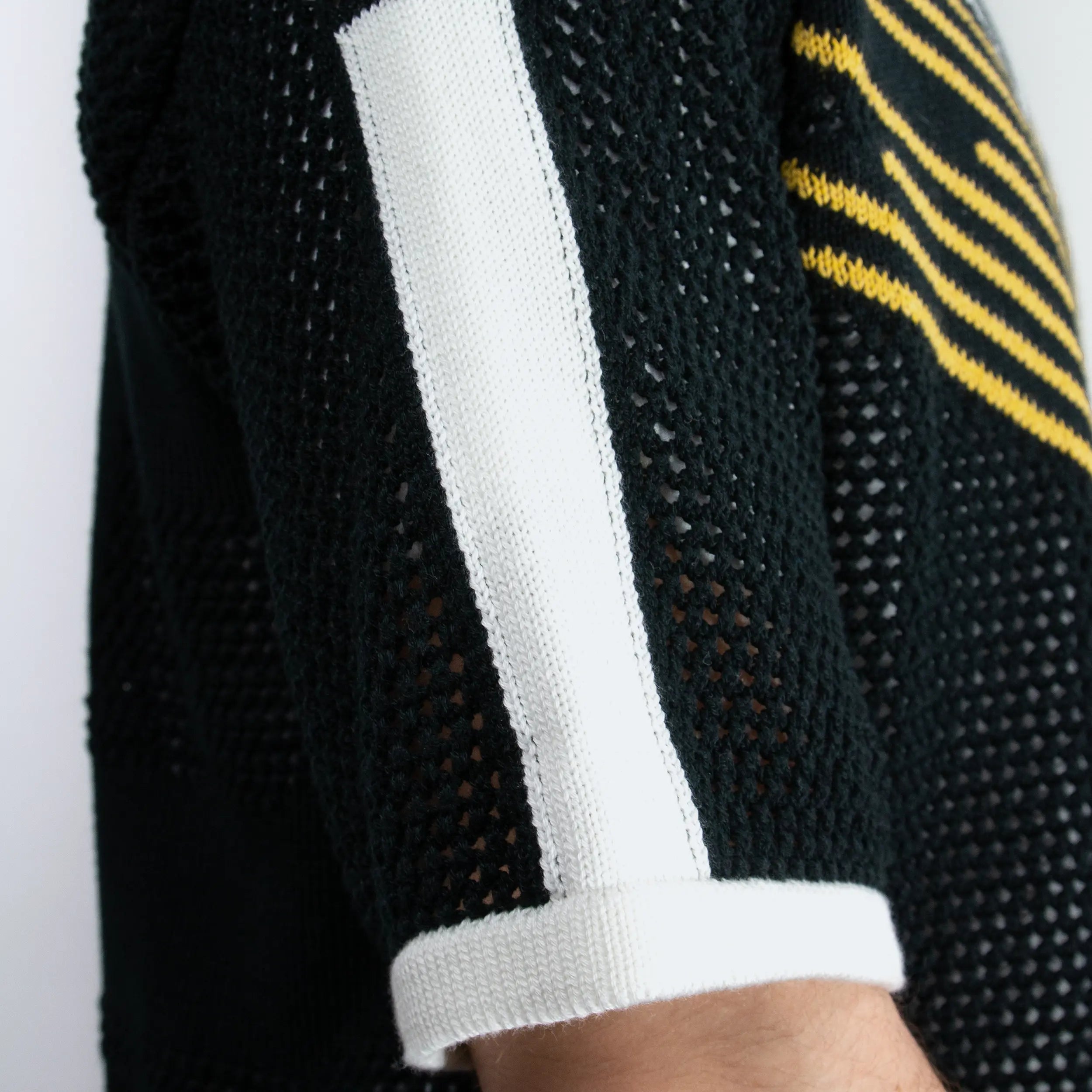 t-shirt vitality x miasin noir et jaune zoom manche