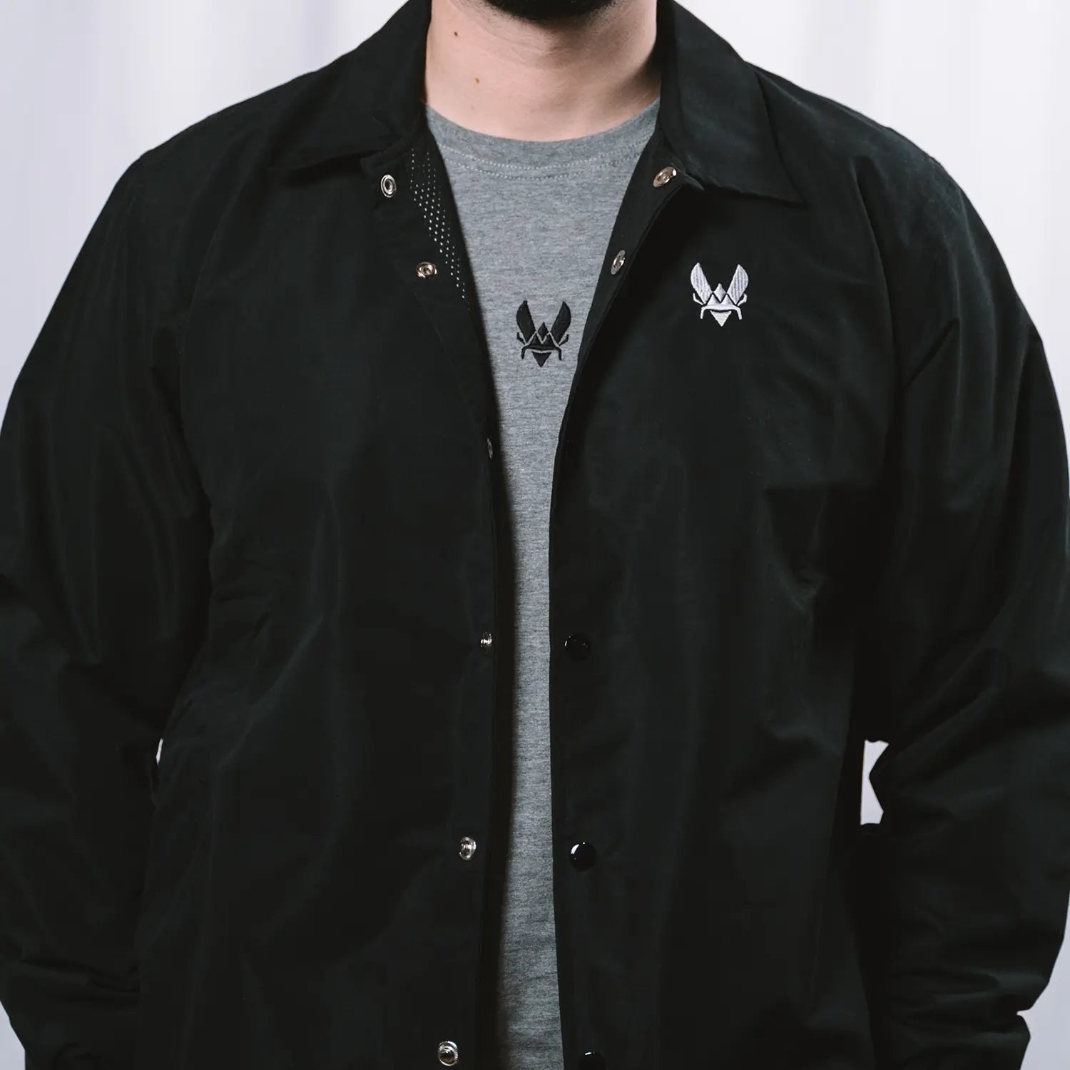 Veste Essentials 2025 Vitality noire zoom face