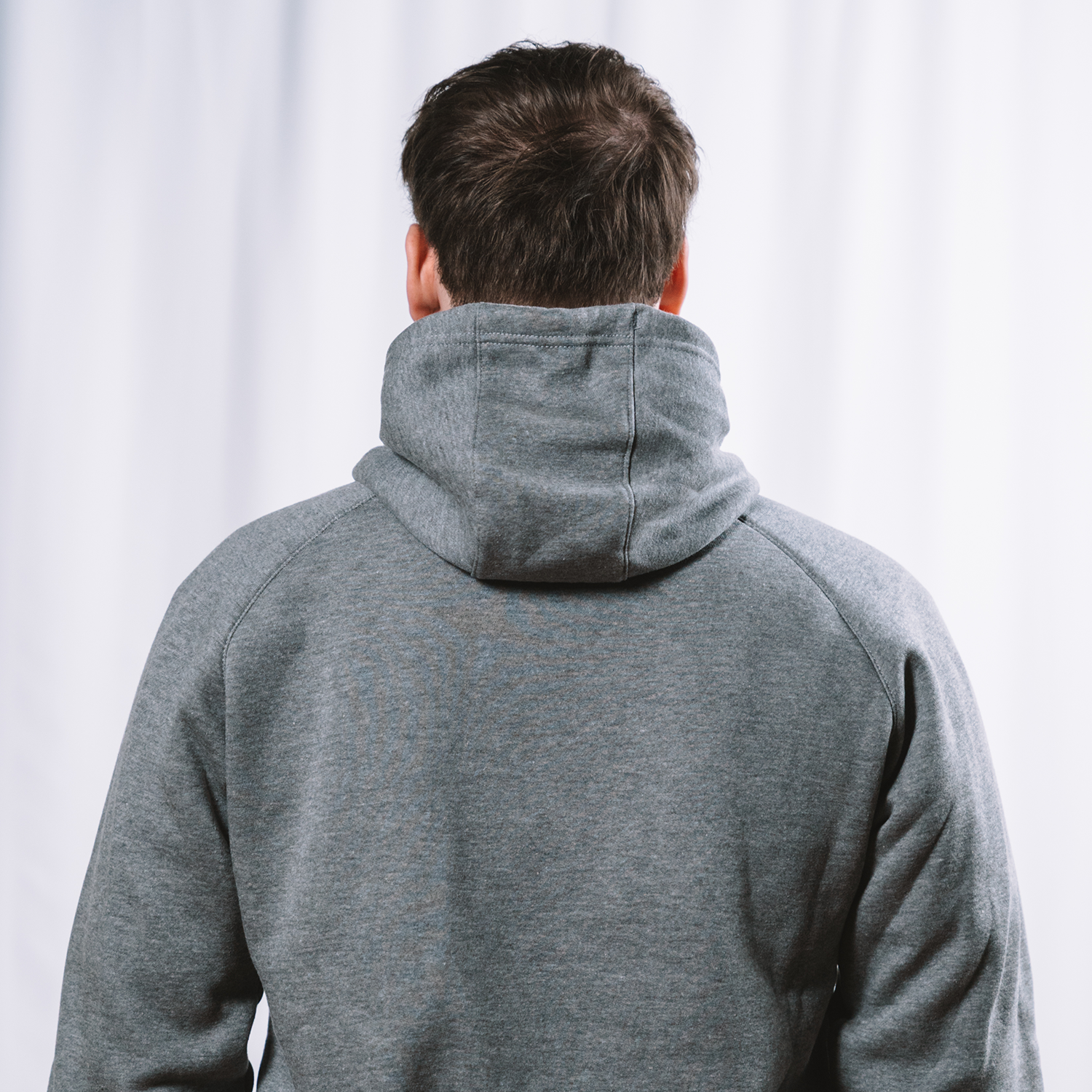 Hoodie Essentials 2025 Vitality gris porté de dos