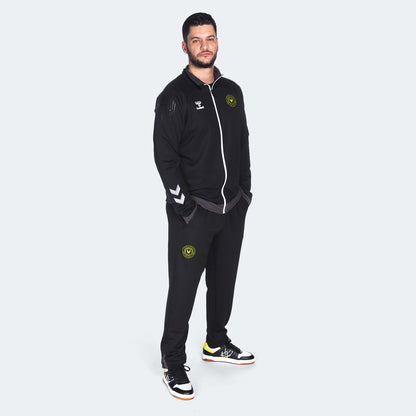 Jogging Pro Kit Vitality Noir porté par Fuury