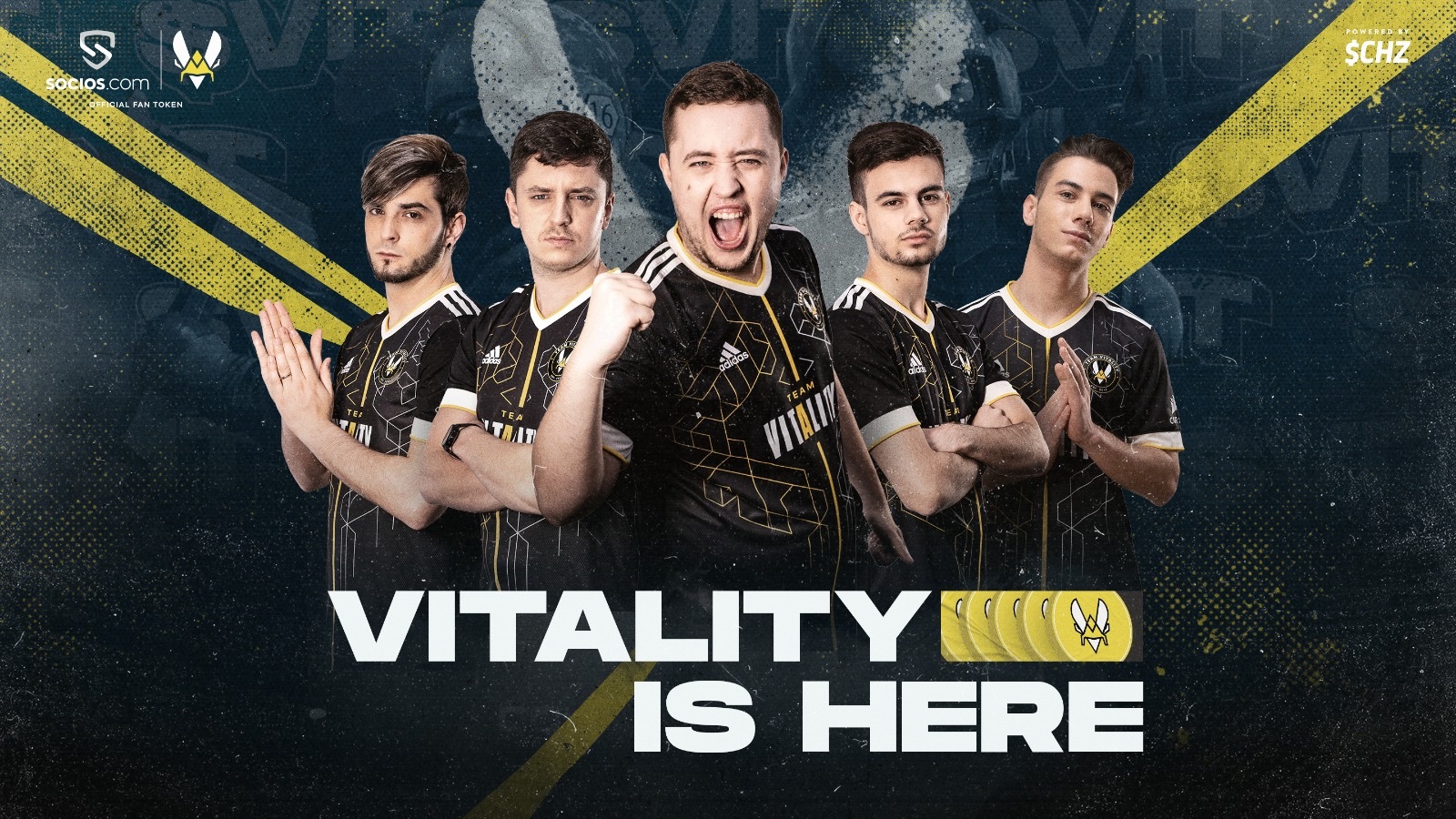 Equipe CS:GO sur fond bleu et texte "Vitality is here" pour annoncer le partenariat Socios et Team Vitality
